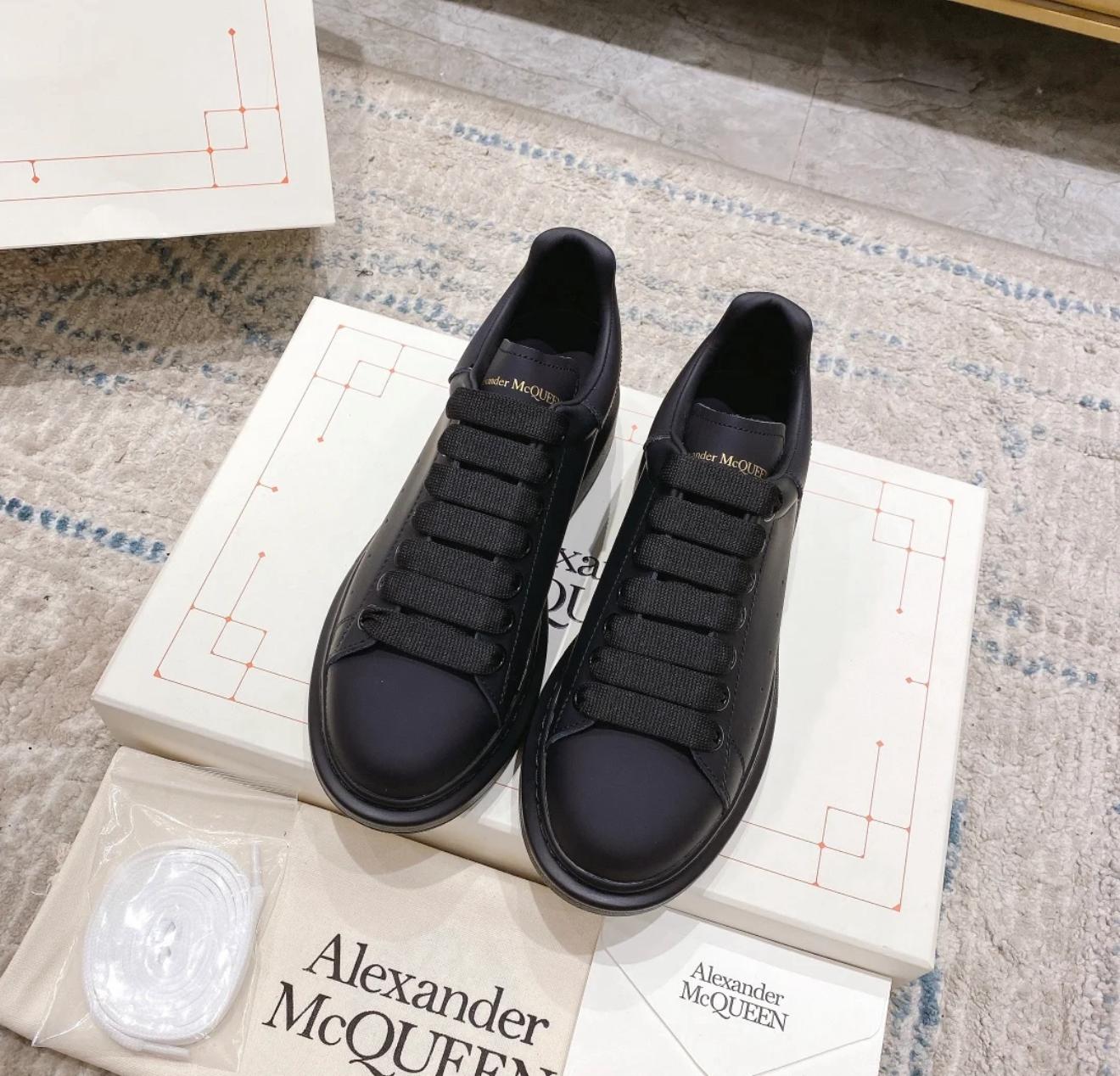 Alexander McQueen Oversized Sneaker in Black