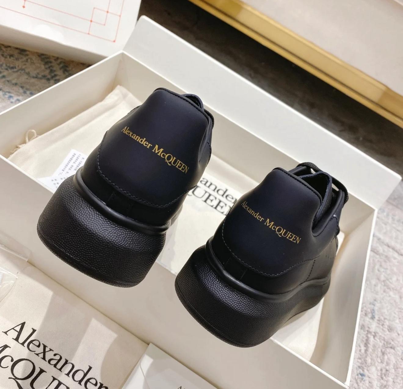 Alexander McQueen Oversized Sneaker in Black