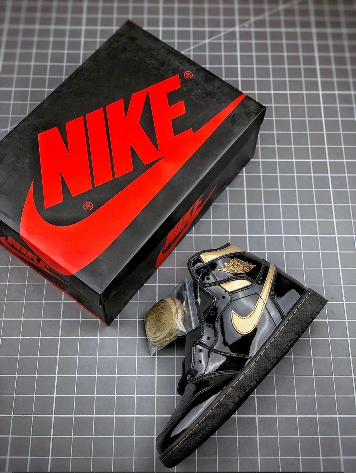Air Jordan 1 High OG Black/ Metallic Gold
