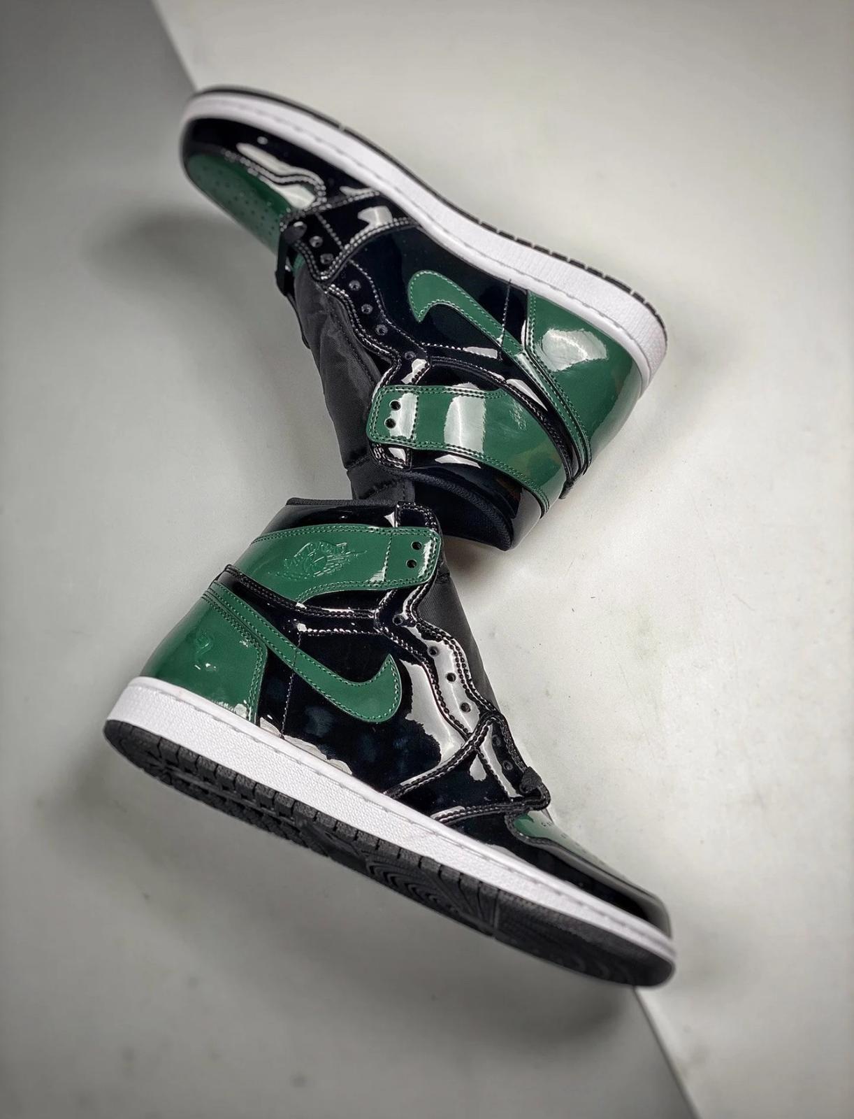 Air Jordan 1 Retro High OG Black/Team Orange-Fir