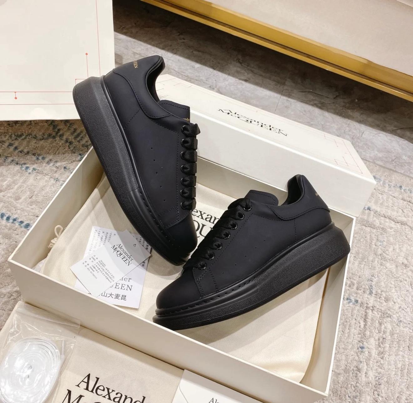 Alexander McQueen Oversized Sneaker in Black