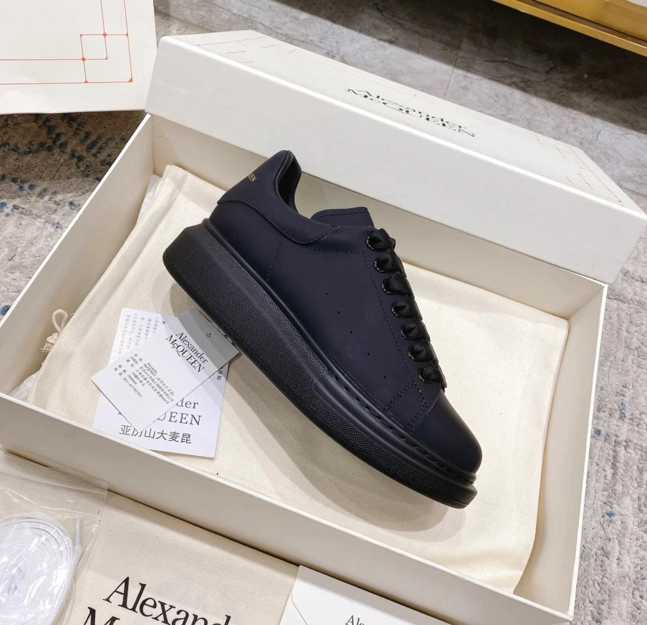 Alexander McQueen Oversized Sneaker in Black